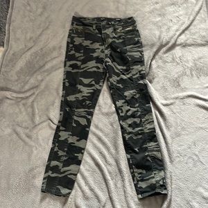 Woman’s dark camp supplies size 8 pants